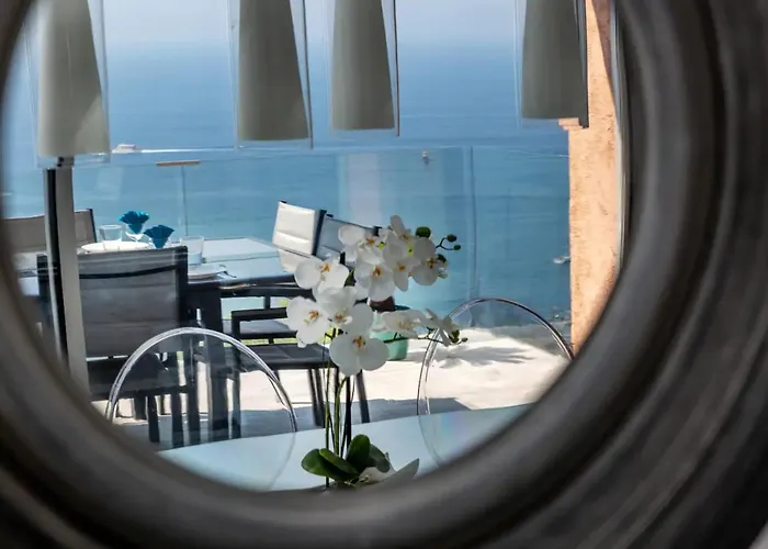 Casa vacanze Sea-view For 8 Guests With Heated Pool