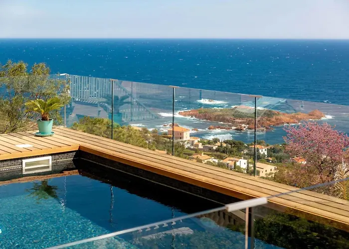 Casa vacanze Sea-view For 8 Guests With Heated Pool