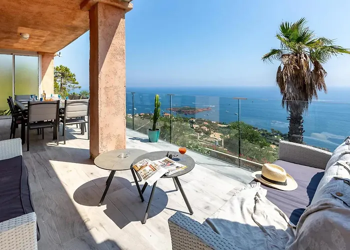 Casa vacanze Sea-view For 8 Guests With Heated Pool
