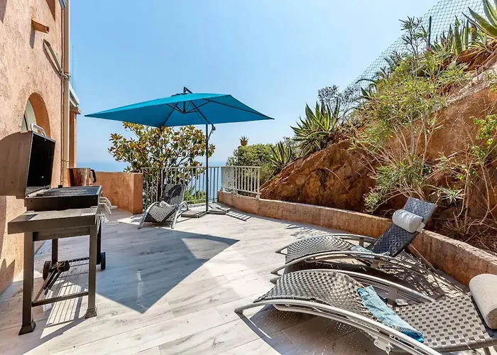 Casa vacanze Sea-view For 8 Guests With Heated Pool