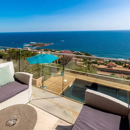 Сasa de vacaciones Sea-view For 8 Guests With Heated Pool