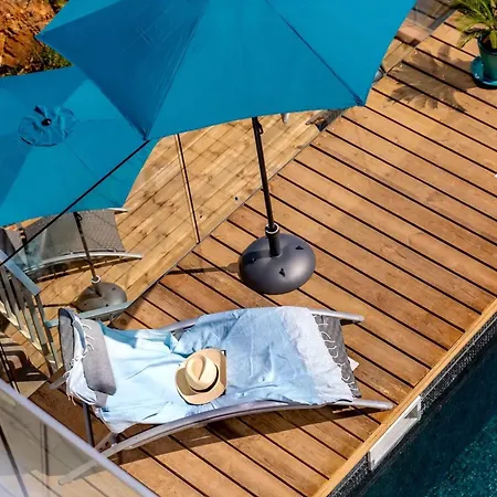 Hébergement de vacances Sea-view For 8 Guests With Heated Pool *